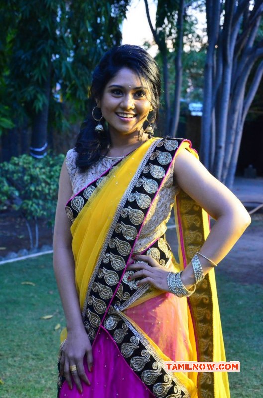 New Still Punnagai Poo Geetha Movie Actress 8143