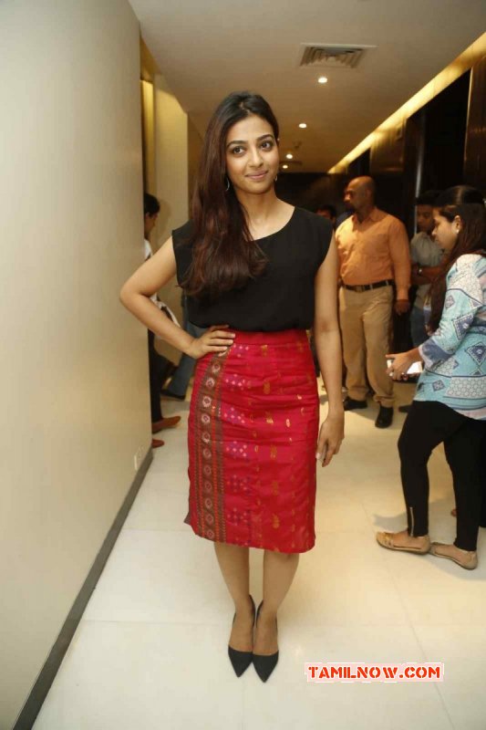 Latest Picture Indian Actress Radhika Apte 3815