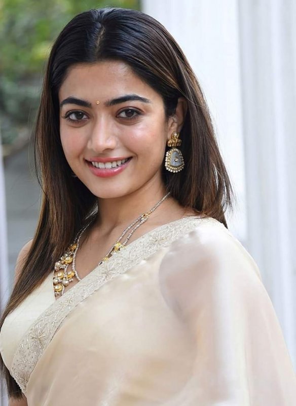 Rashmika Mandanna Heroine Dec 2021 Wallpapers 8240