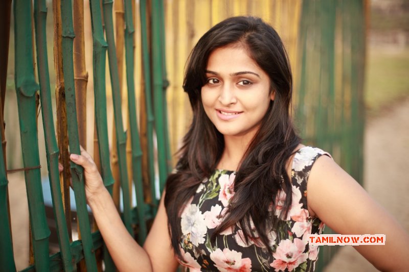 Remya Nambeesan Latest Albums 7182