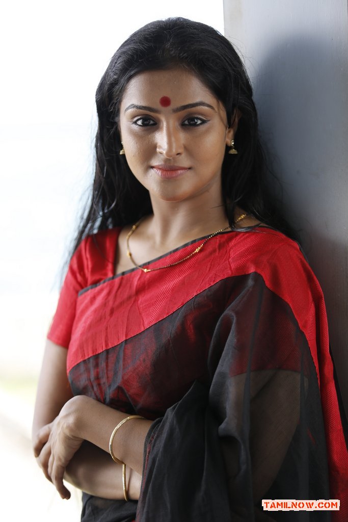 Tamil Actress Remya Nambeesan Photos 9473
