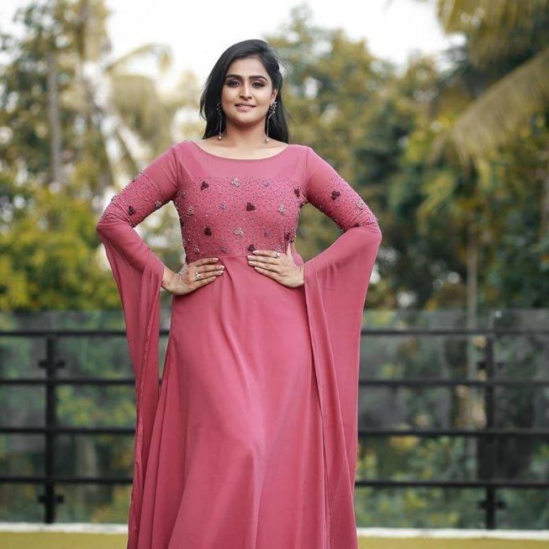 Tamil Actress Remya Nambeesan Recent Albums 3924