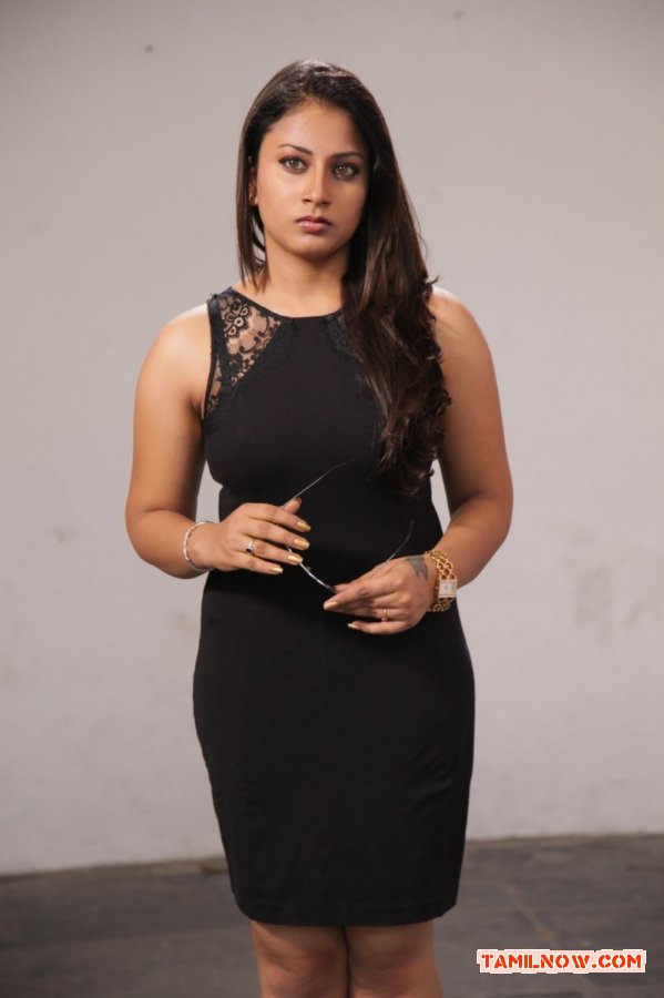Tamil Actress Saarika Photos 8692