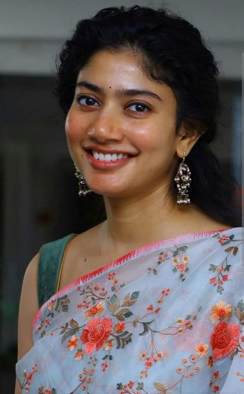 Cinema Actress Sai Pallavi New Albums 4951