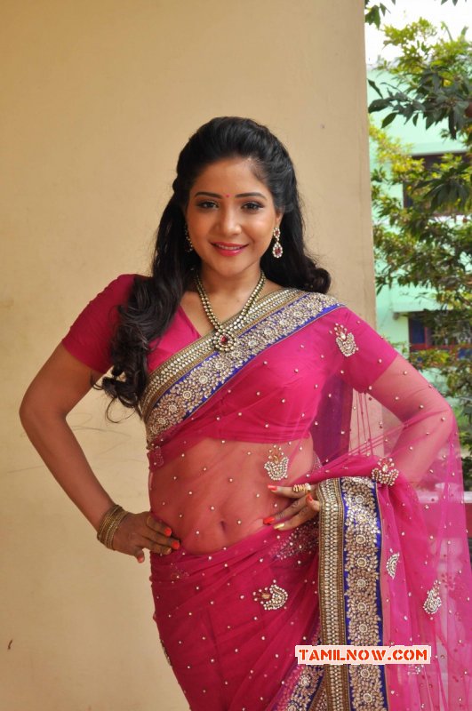 Jul 2016 Pictures Tamil Movie Actress Sakshi Agarwal 4844