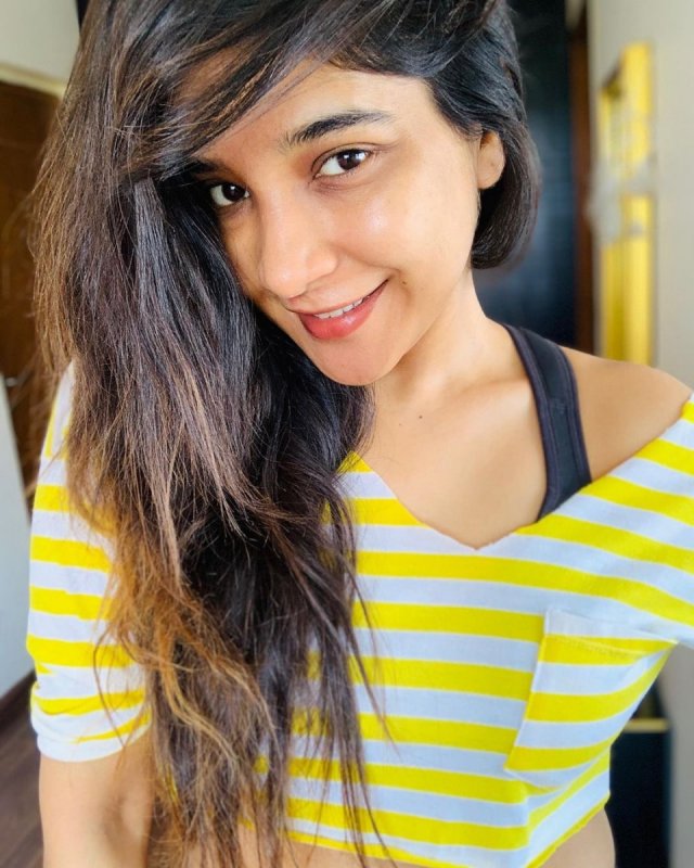 Movie Actress Sakshi Agarwal Latest Images 2240