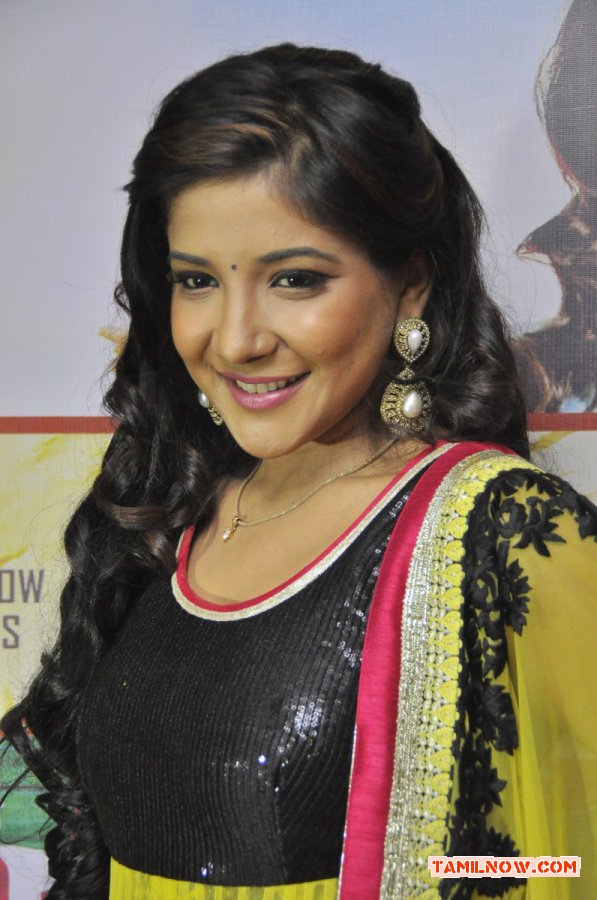 Tamil Actress Sakshi Agarwal 4236