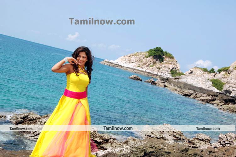 Tamil Actress Sandhya Photo3