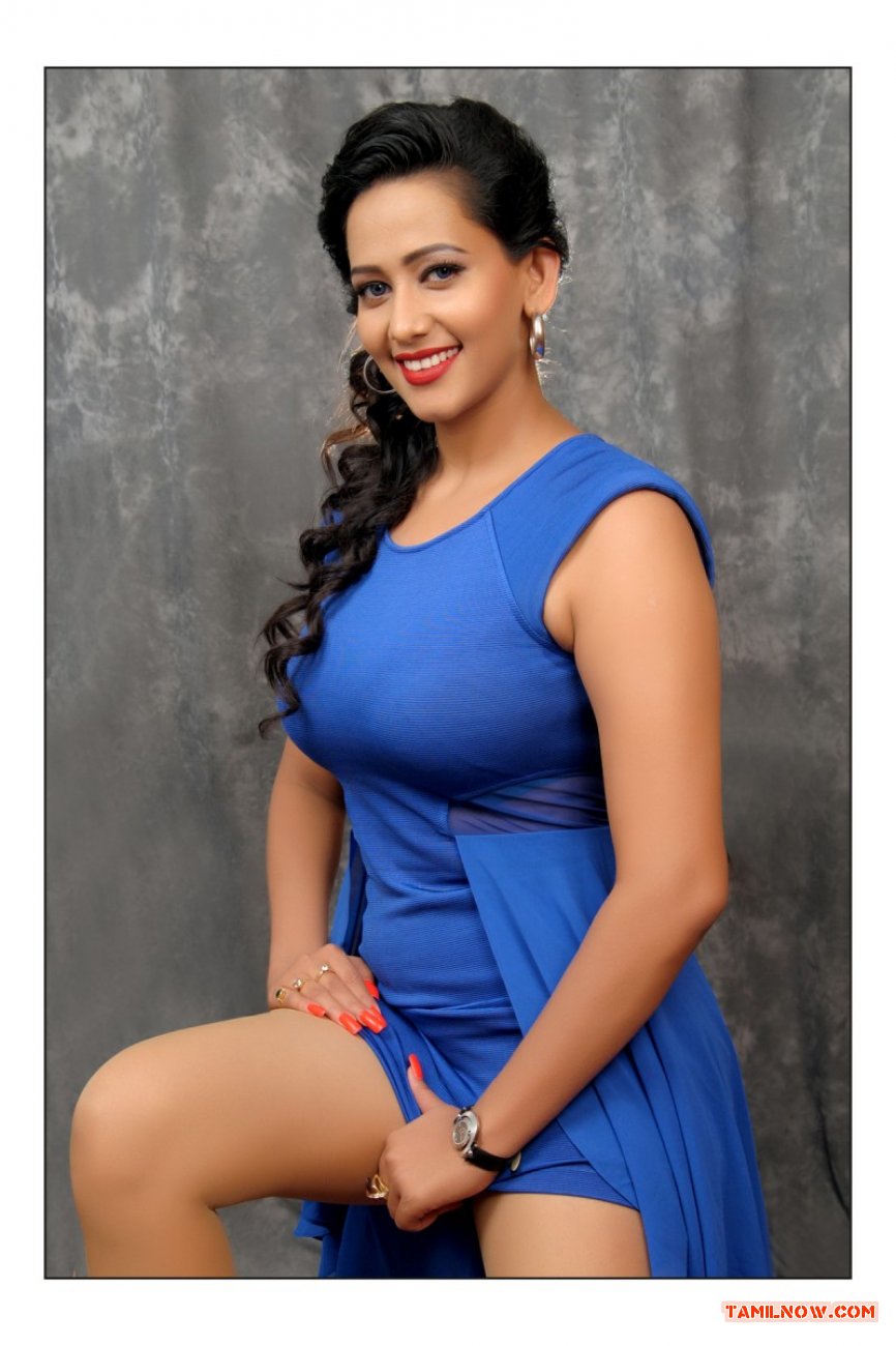 Tamil Actress Sanjana Singh Photos 4184