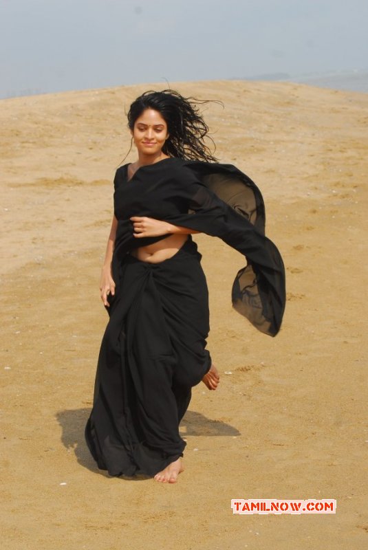 Sanyathara Film Actress 2015 Wallpaper 2820