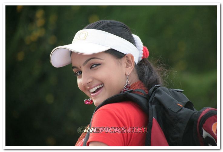 Saranya Mohan Still 04