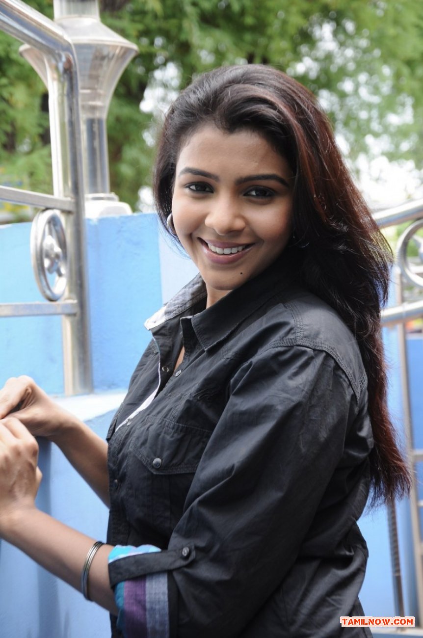 Actress Saranya Nag 9230