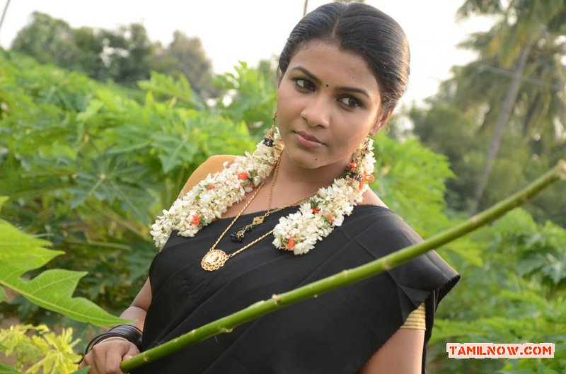 Saranya Stills 8687