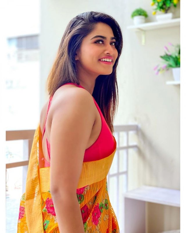 Recent Album Indian Actress Shivani Narayanan 8937