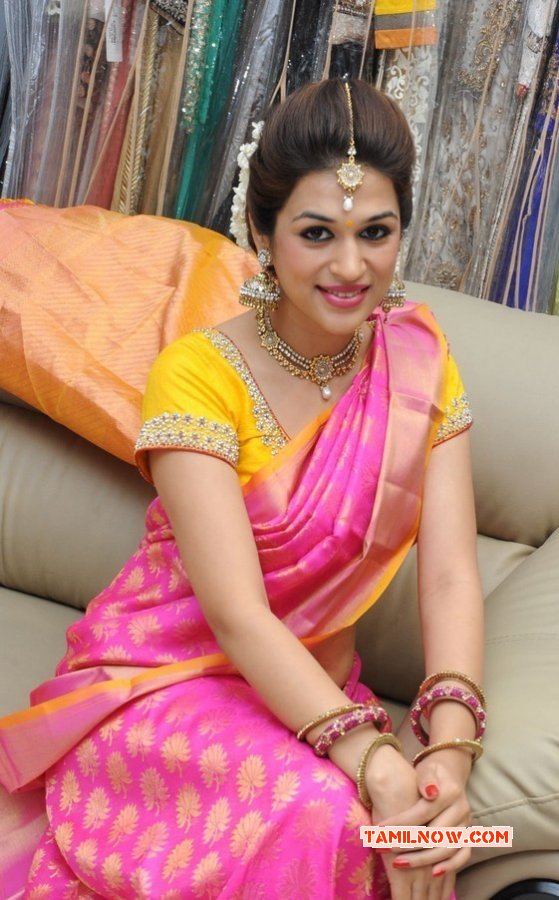 Indian Actress Shradda Das Recent Still 582