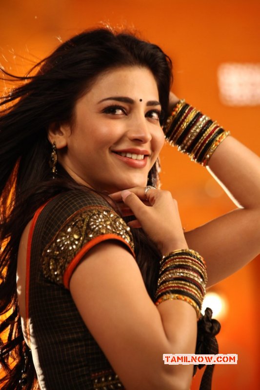 Actress Shruthi Haasan Pics 7642