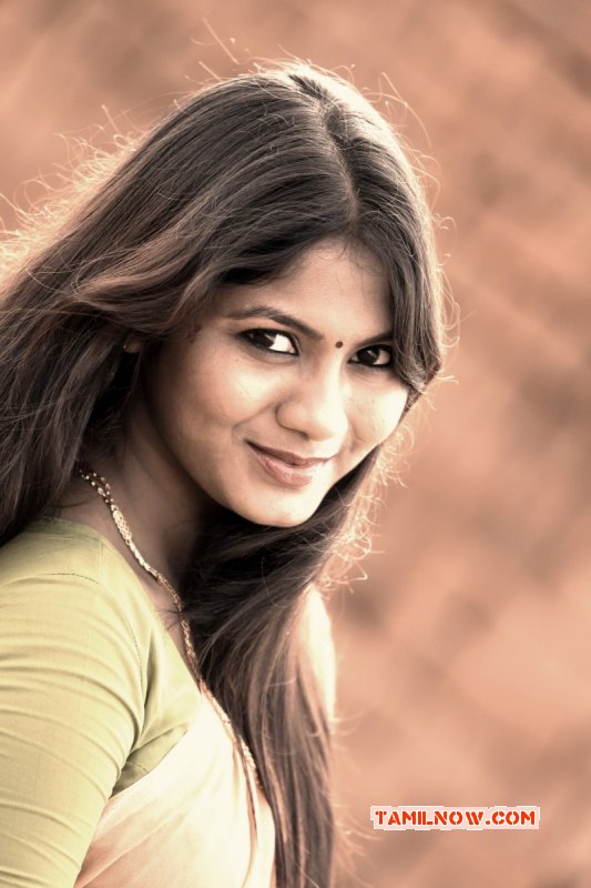 Shruthi Reddy South Actress New Wallpapers 1087