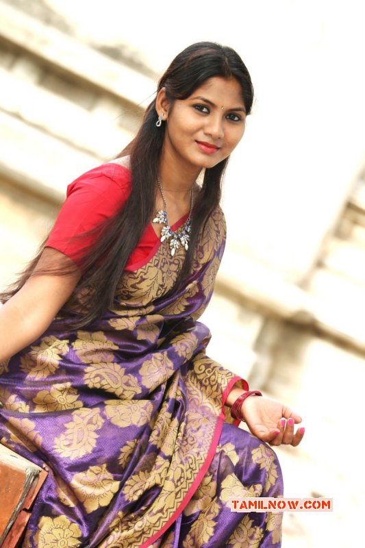 Tamil Heroine Shruthi Reddy New Wallpapers 4868