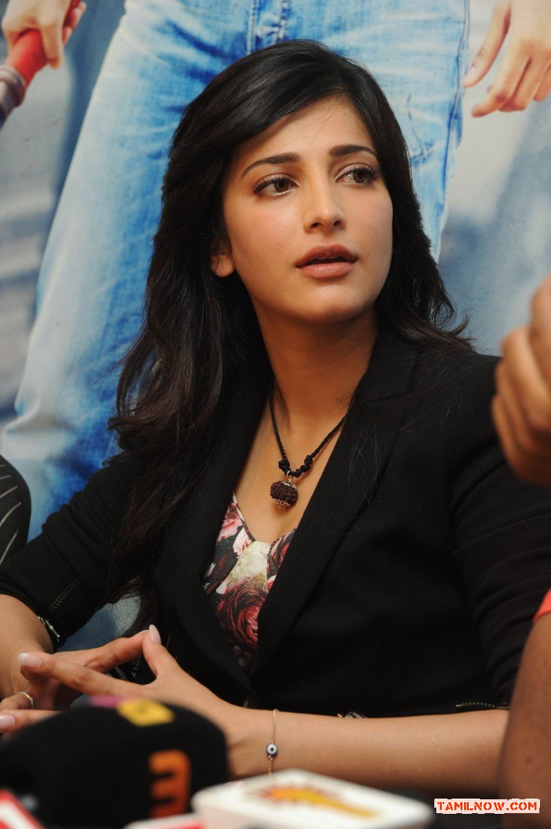 Actress Shruti Haasan Stills 9439