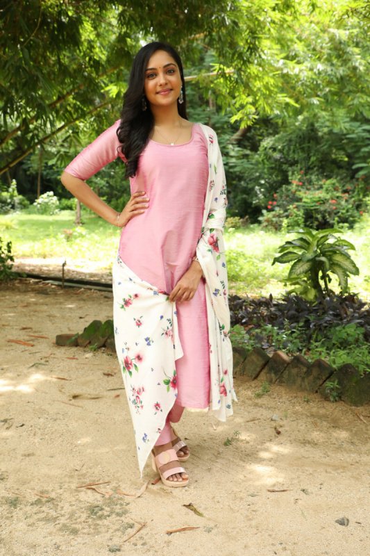 Latest Image Smruthi Venkat Film Actress 2944