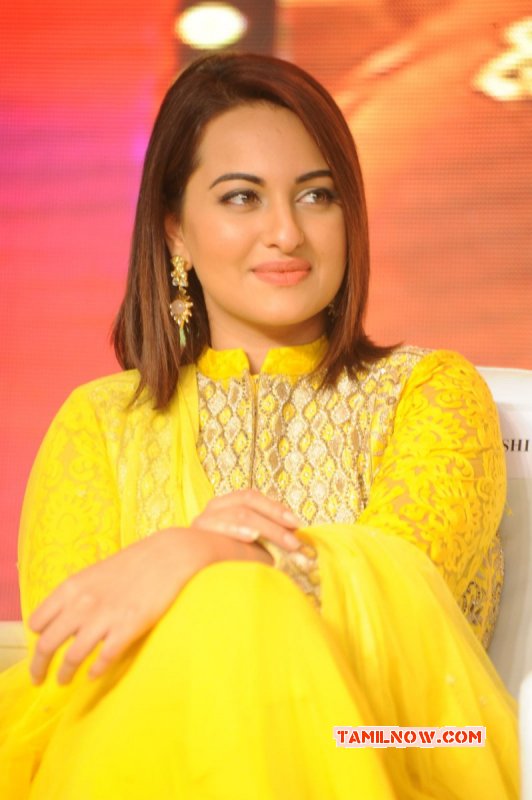 Film Actress Sonakshi Sinha Latest Image 6475