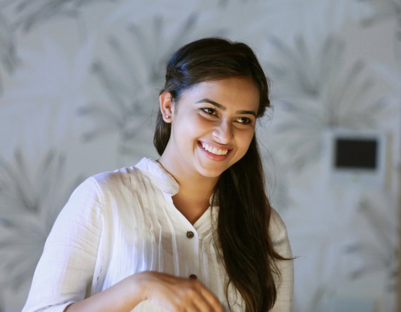 2019 Picture Actress Sri Divya 3311