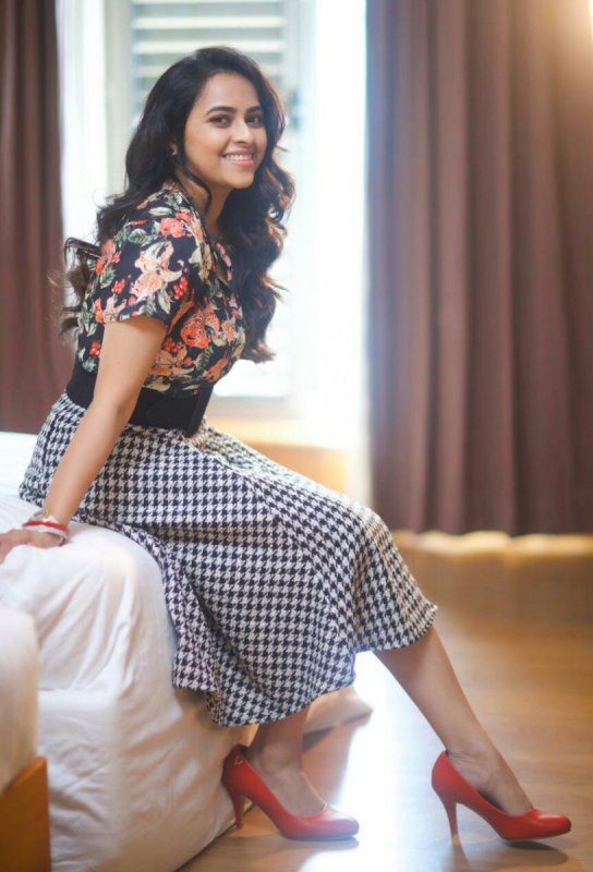 Cinema Actress Sri Divya Jul 2020 Image 6580