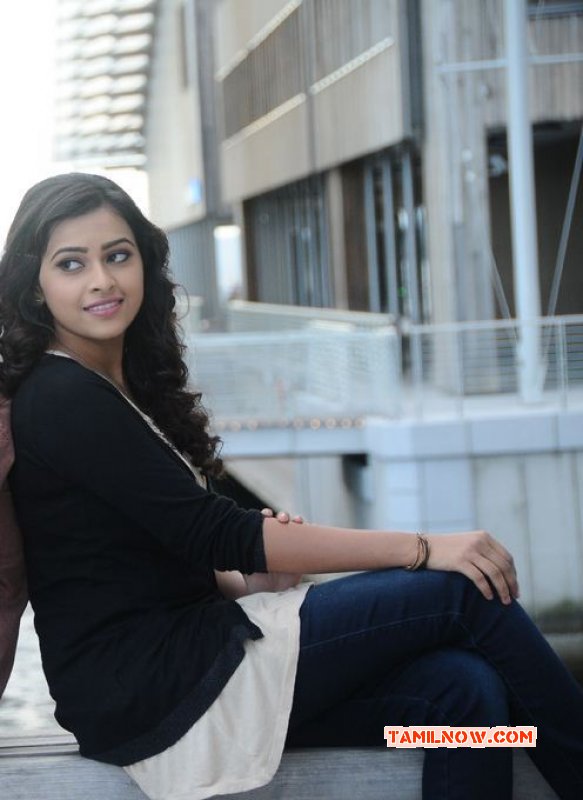 Tamil Actress Sri Divya Latest Pic 8517
