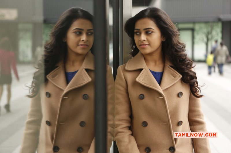 Tamil Actress Sri Divya New Pictures 6998