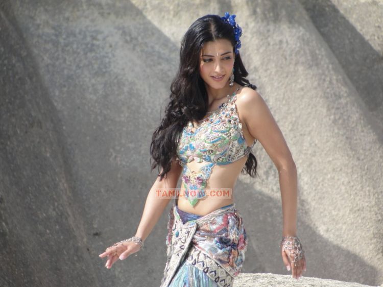 Sruthi Hassan 5358