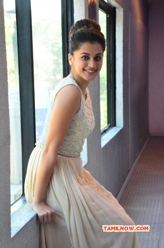 2015 Still Actress Tapsee 460