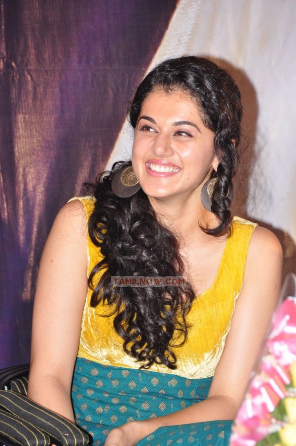 Tapsee 8404