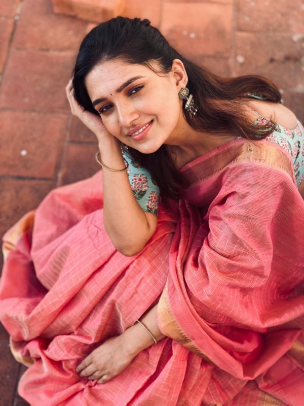 South Actress Vani Bhojan Wallpapers 4732