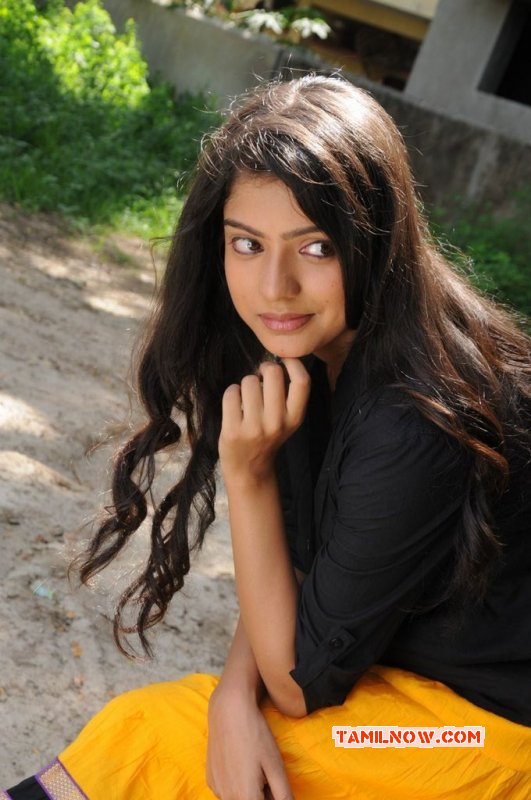 Sathuran Heroine Varsha New Photo 945