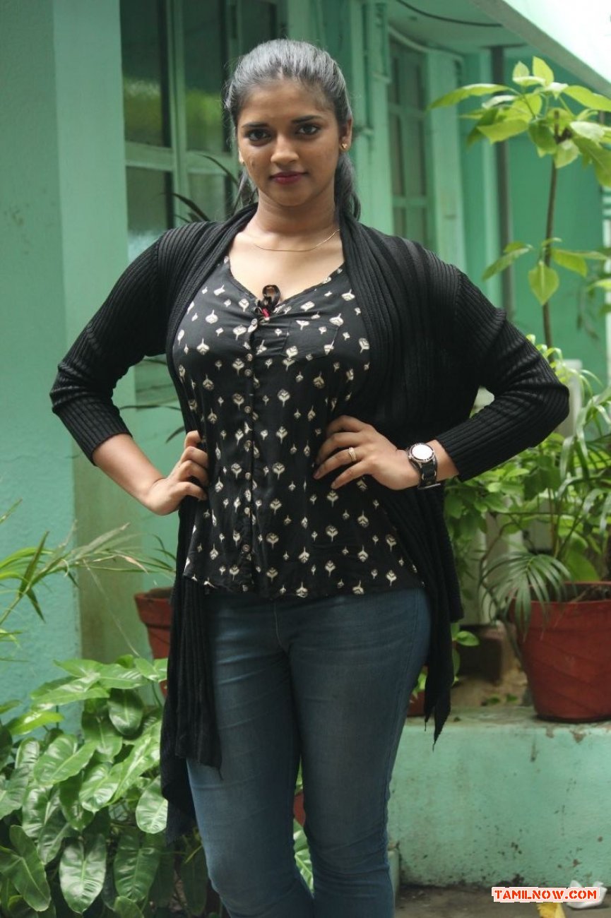 Actress Vasundhara Kashyap 1000