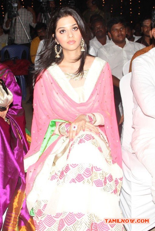 Actress Vedhika 8069