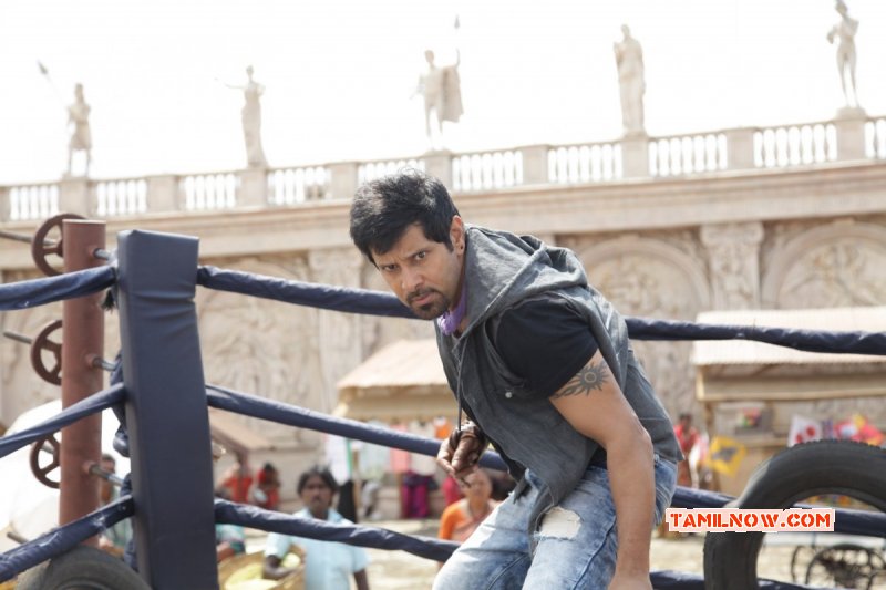 Vikram In 10 Endrathukulla Movie Wallpaper 959