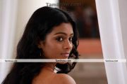 18 Vayasu Heroine Gayathri Pic1