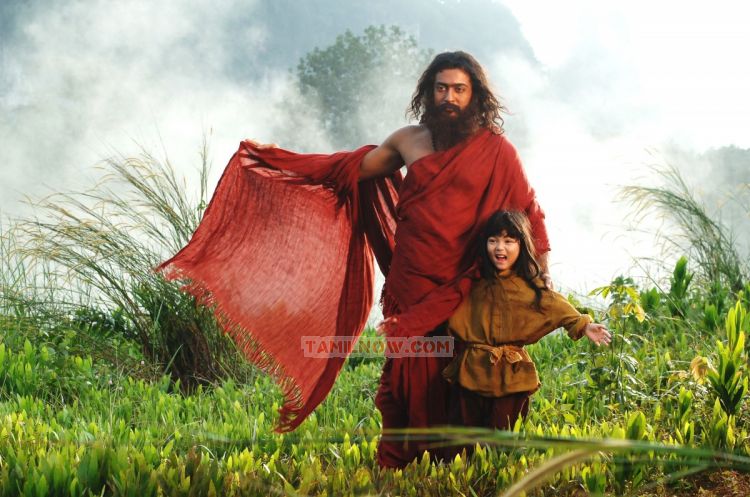 Diwali 2011 Movie 7aam Arivu Still 855