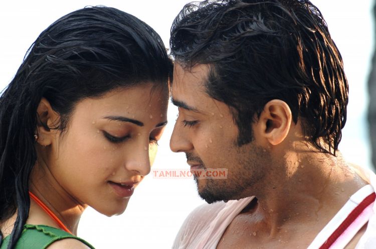 Sruthihaasan Suriya 7aam Arivu Pic 683