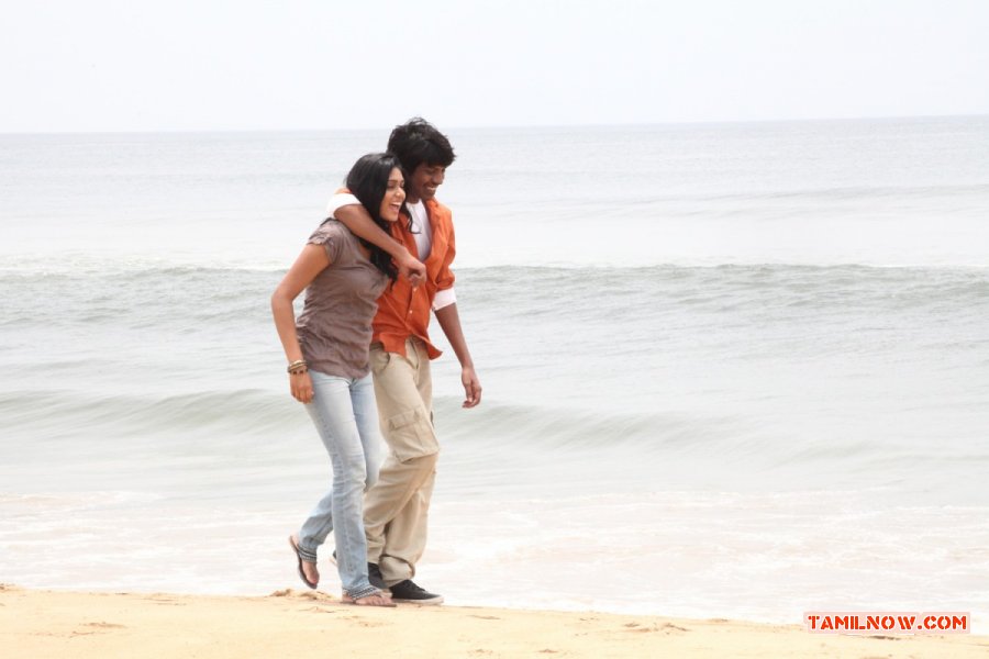 Aadhalal Kadhal Seiveer Stills 5321