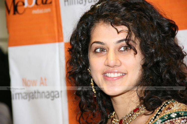 Aadukalam Heroine Tapsee Pannu 2