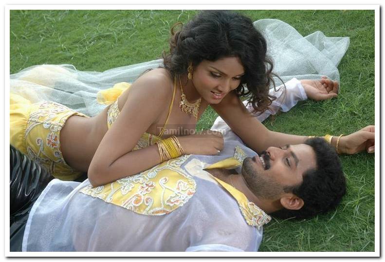 Deepachari Aravind Vinoth Still 003