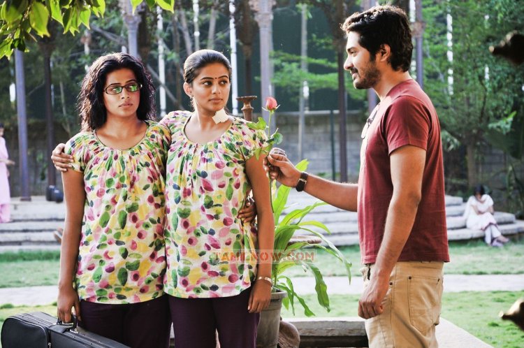 Movie Charulatha 2882