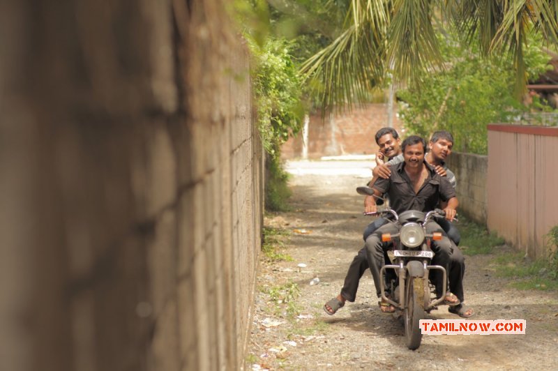 Chennai Ungalai Anbudan Varaverkirathu Latest Images 6626