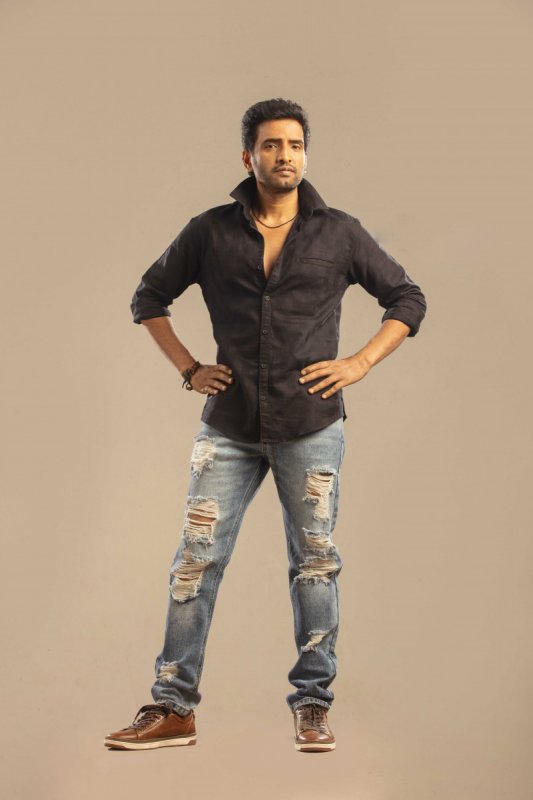 Gallery Santhanam Dikkiloona 786