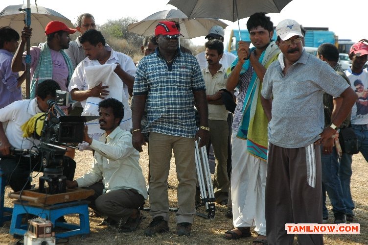 Ennathan Pesuvatho Photos 1084