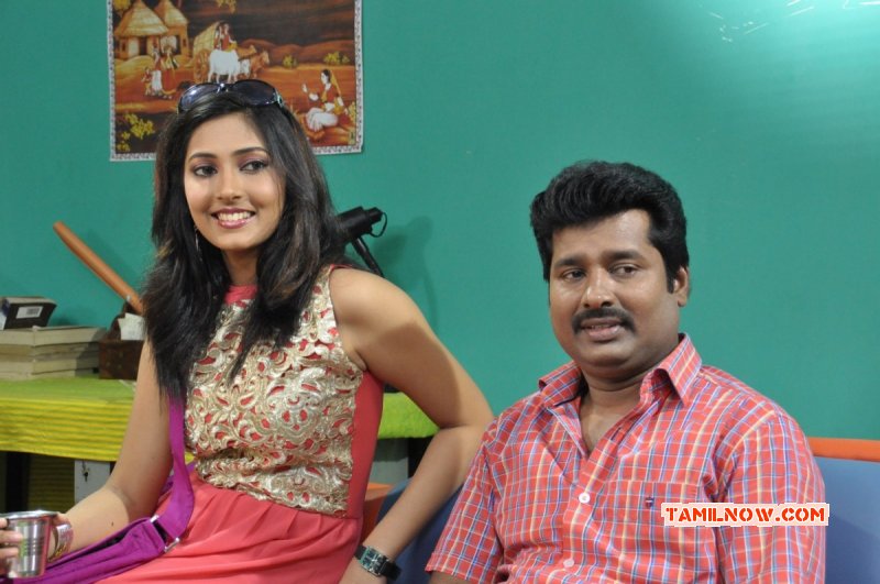 Movie Ennodu Nee Irundhal Photos 8524