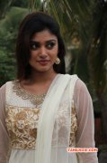 Oviya In Hello Naan Pei Pesuren New Still 287