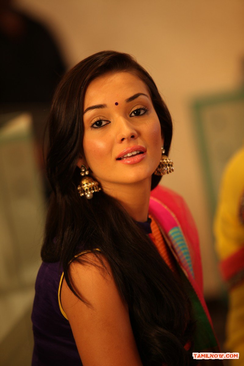 Amy Jackson In Movie I 125